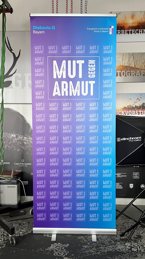 Roll-Up Mut-gegen-Armut